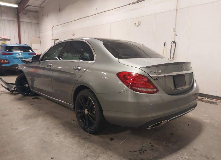 Photo 3 of 2015 Mercedes-benz C 300 4MATIC/LUXURY 4MATIC/SPORT 4MATIC (VIN 55SWF4KB2FU093420)