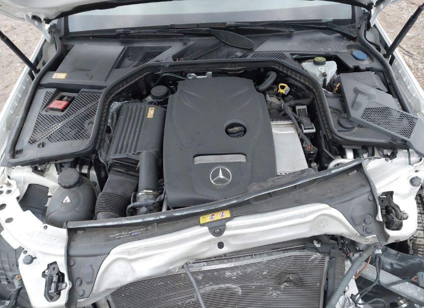 Photo 10 of 2015 Mercedes-benz C 300 4MATIC/LUXURY 4MATIC/SPORT 4MATIC (VIN 55SWF4KB2FU095863)