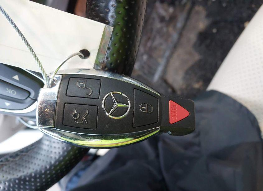 Photo 11 of 2015 Mercedes-benz C 300 4MATIC/LUXURY 4MATIC/SPORT 4MATIC (VIN 55SWF4KB2FU095863)