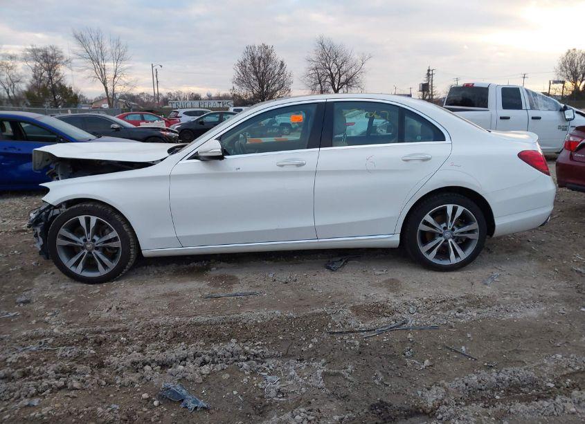 Photo 14 of 2015 Mercedes-benz C 300 4MATIC/LUXURY 4MATIC/SPORT 4MATIC (VIN 55SWF4KB2FU095863)