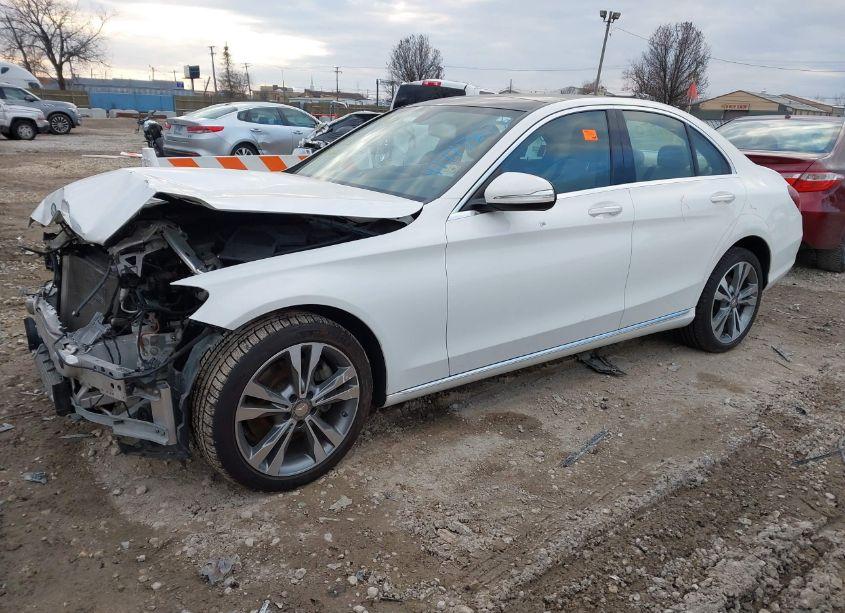 Photo 2 of 2015 Mercedes-benz C 300 4MATIC/LUXURY 4MATIC/SPORT 4MATIC (VIN 55SWF4KB2FU095863)