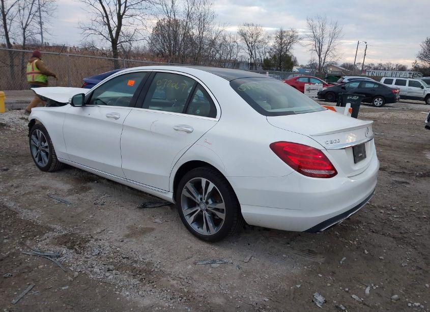 Photo 3 of 2015 Mercedes-benz C 300 4MATIC/LUXURY 4MATIC/SPORT 4MATIC (VIN 55SWF4KB2FU095863)