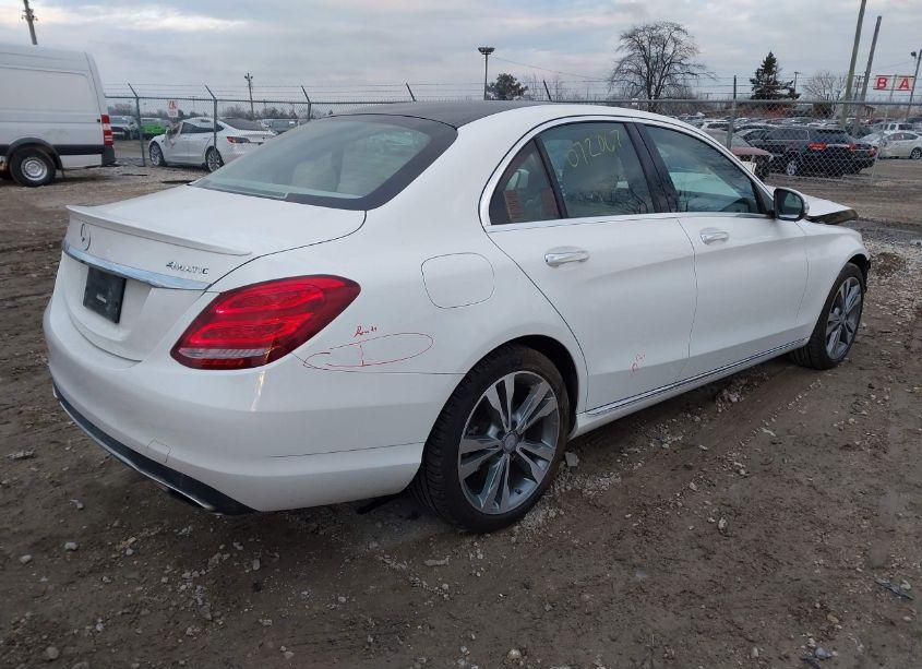 Photo 4 of 2015 Mercedes-benz C 300 4MATIC/LUXURY 4MATIC/SPORT 4MATIC (VIN 55SWF4KB2FU095863)