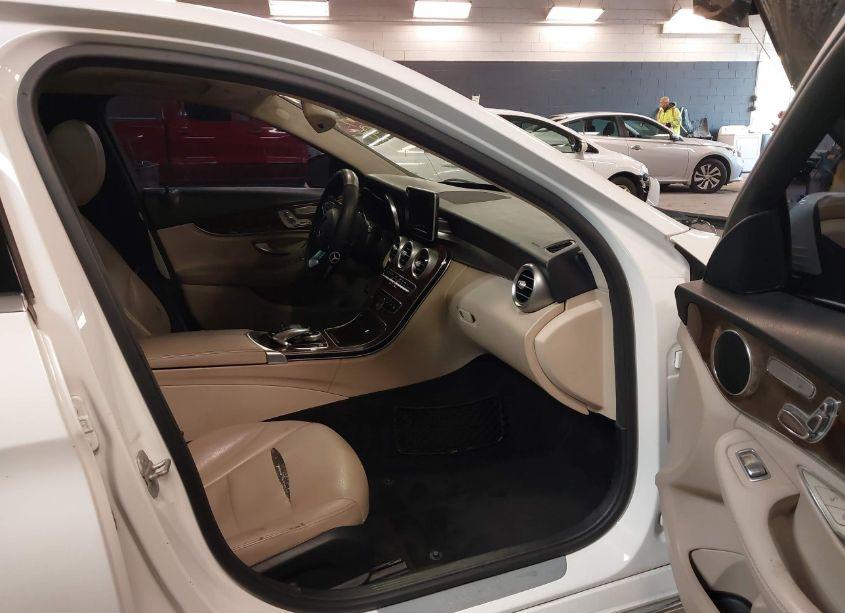 Photo 5 of 2016 Mercedes-benz C 300 4MATIC/LUXURY 4MATIC/SPORT 4MATIC (VIN 55SWF4KB2GU107754)