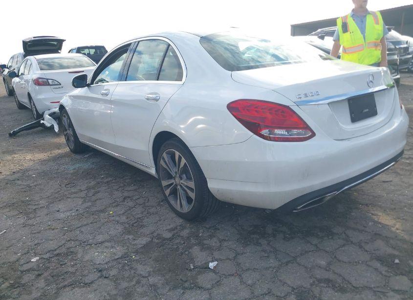 Photo 3 of 2016 Mercedes-benz C 300 4MATIC/LUXURY 4MATIC/SPORT 4MATIC (VIN 55SWF4KB2GU119256)