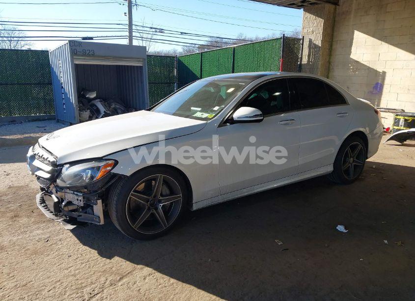 Photo 2 of 2016 Mercedes-benz C 300 4MATIC/LUXURY 4MATIC/SPORT 4MATIC (VIN 55SWF4KB2GU169462)