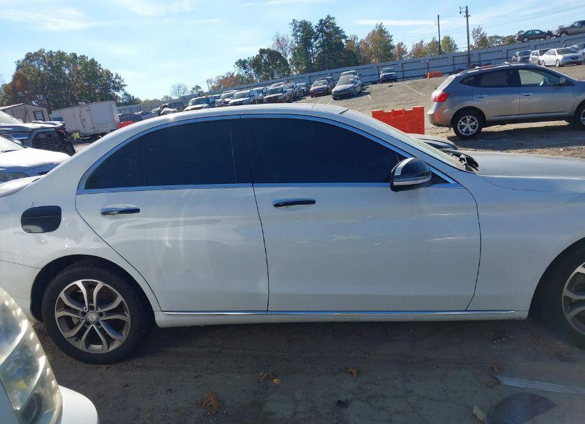 Photo 13 of 2017 Mercedes-benz C 300 4MATIC/LUXURY 4MATIC/SPORT 4MATIC (VIN 55SWF4KB2HU204860)