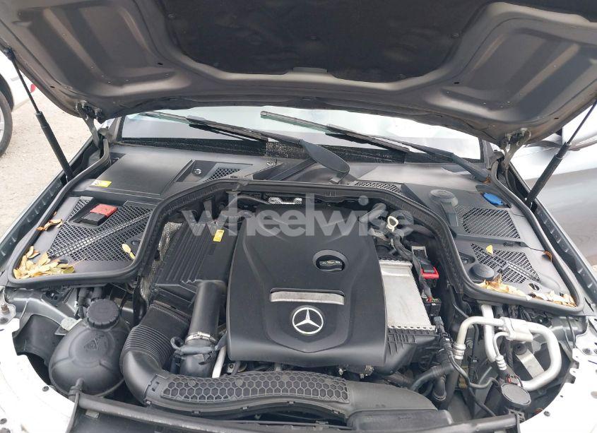 Photo 10 of 2015 Mercedes-benz C 300 4MATIC/LUXURY 4MATIC/SPORT 4MATIC (VIN 55SWF4KB3FU002431)