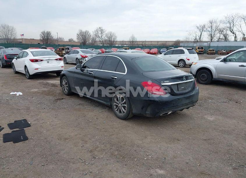 Photo 3 of 2015 Mercedes-benz C 300 4MATIC/LUXURY 4MATIC/SPORT 4MATIC (VIN 55SWF4KB3FU013803)