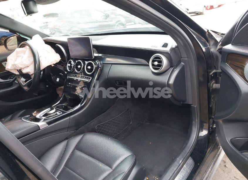 Photo 5 of 2015 Mercedes-benz C 300 4MATIC/LUXURY 4MATIC/SPORT 4MATIC (VIN 55SWF4KB3FU013803)