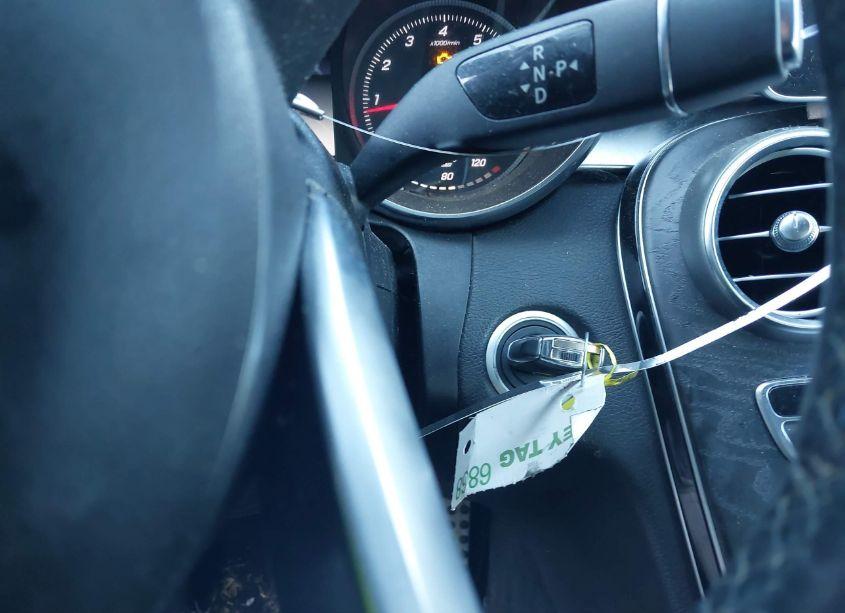 Photo 11 of 2015 Mercedes-benz C 300 4MATIC/LUXURY 4MATIC/SPORT 4MATIC (VIN 55SWF4KB3FU033601)