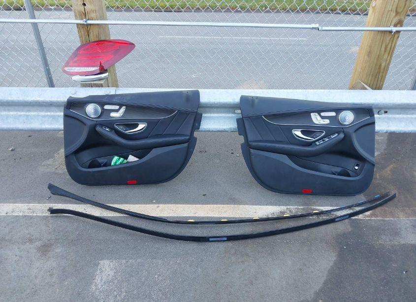 Photo 12 of 2015 Mercedes-benz C 300 4MATIC/LUXURY 4MATIC/SPORT 4MATIC (VIN 55SWF4KB3FU033601)