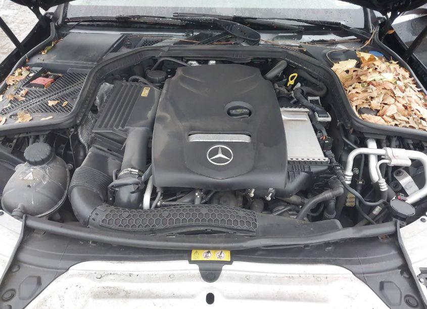 Photo 10 of 2015 Mercedes-benz C 300 4MATIC/LUXURY 4MATIC/SPORT 4MATIC (VIN 55SWF4KB3FU047384)