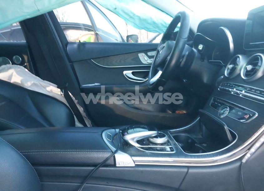 Photo 5 of 2015 Mercedes-benz C 300 4MATIC/LUXURY 4MATIC/SPORT 4MATIC (VIN 55SWF4KB3FU066789)