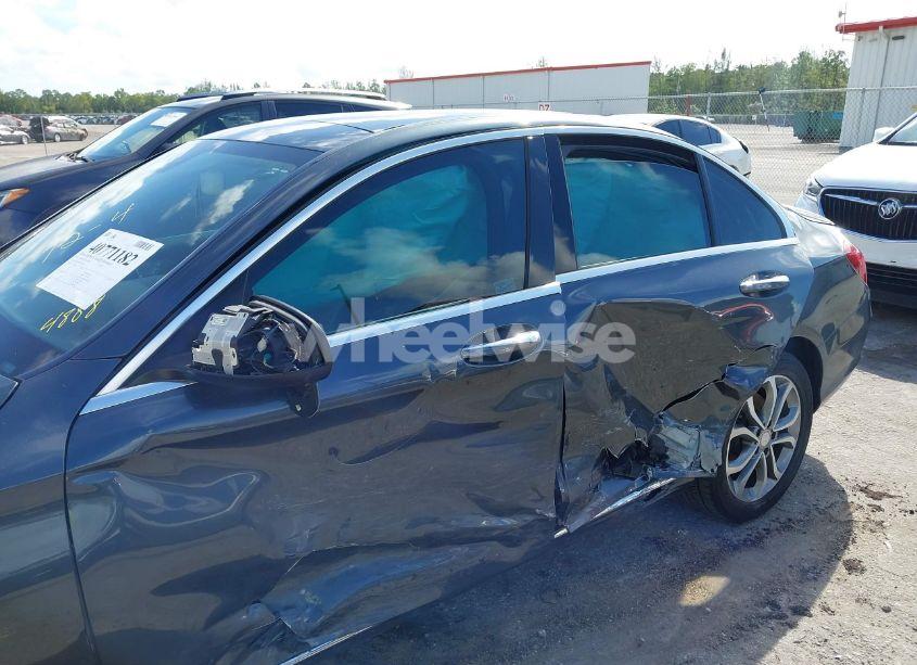 Photo 6 of 2015 Mercedes-benz C 300 4MATIC/LUXURY 4MATIC/SPORT 4MATIC (VIN 55SWF4KB4FU024888)