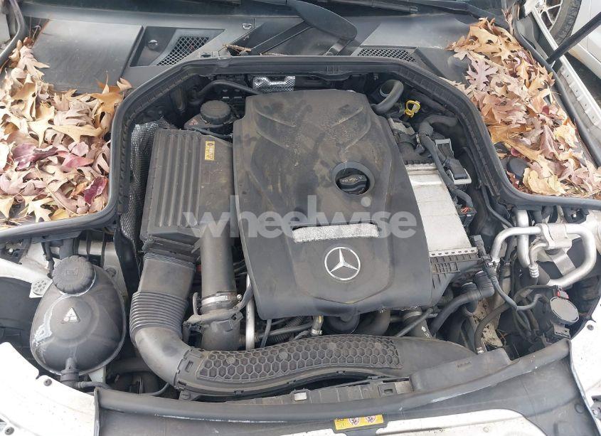 Photo 10 of 2015 Mercedes-benz C 300 4MATIC/LUXURY 4MATIC/SPORT 4MATIC (VIN 55SWF4KB4FU059883)