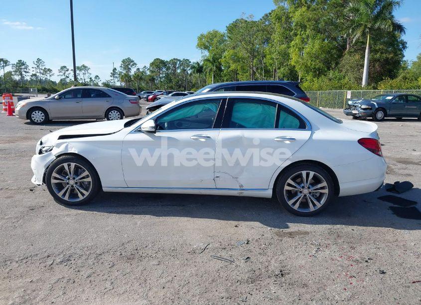 Photo 14 of 2016 Mercedes-benz C 300 4MATIC/LUXURY 4MATIC/SPORT 4MATIC (VIN 55SWF4KB4GU118660)