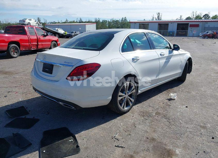 Photo 4 of 2016 Mercedes-benz C 300 4MATIC/LUXURY 4MATIC/SPORT 4MATIC (VIN 55SWF4KB4GU118660)