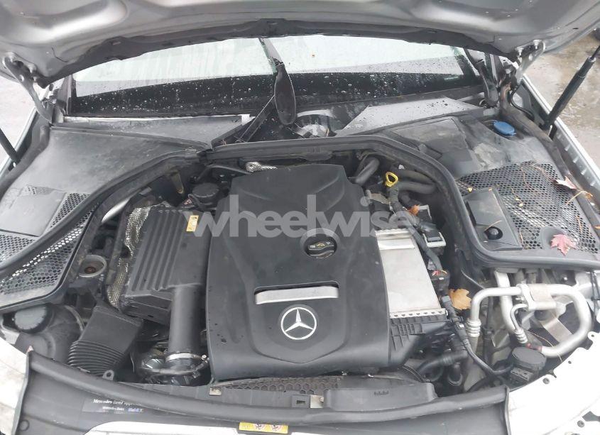 Photo 10 of 2016 Mercedes-benz C 300 4MATIC/LUXURY 4MATIC/SPORT 4MATIC (VIN 55SWF4KB4GU173934)