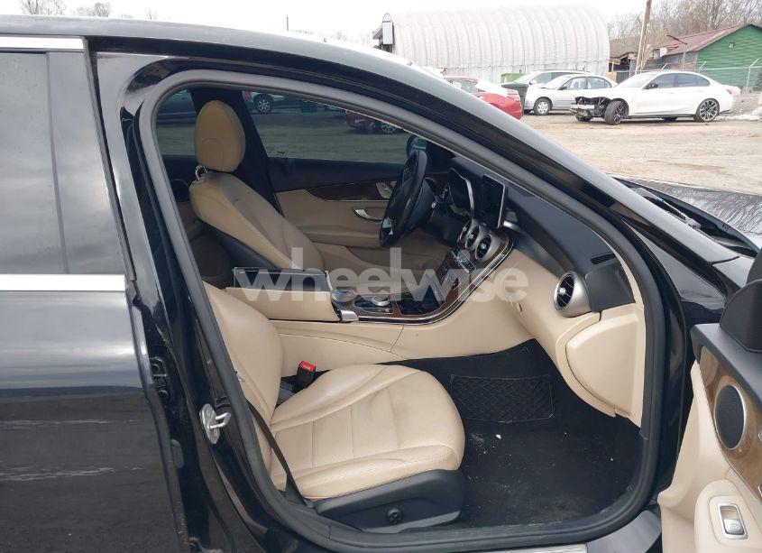 Photo 5 of 2017 Mercedes-benz C 300 4MATIC/LUXURY 4MATIC/SPORT 4MATIC (VIN 55SWF4KB4HU192369)