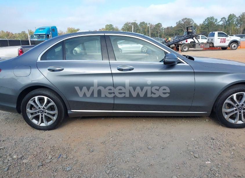 Photo 13 of 2017 Mercedes-benz C 300 4MATIC/LUXURY 4MATIC/SPORT 4MATIC (VIN 55SWF4KB4HU221210)