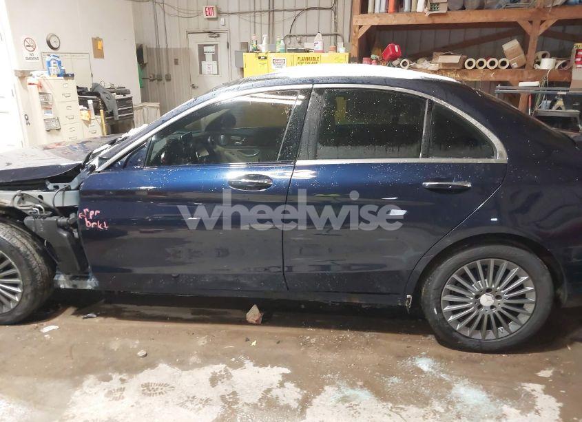 Photo 15 of 2015 Mercedes-benz C 300 4MATIC/LUXURY 4MATIC/SPORT 4MATIC (VIN 55SWF4KB5FU020378)