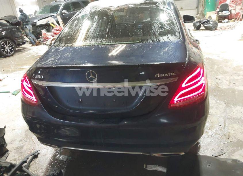 Photo 17 of 2015 Mercedes-benz C 300 4MATIC/LUXURY 4MATIC/SPORT 4MATIC (VIN 55SWF4KB5FU020378)