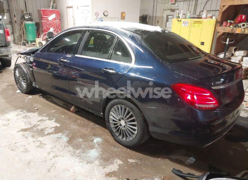 Photo 3 of 2015 Mercedes-benz C 300 4MATIC/LUXURY 4MATIC/SPORT 4MATIC (VIN 55SWF4KB5FU020378)