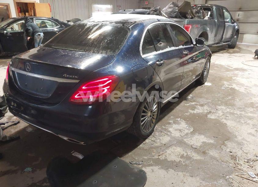 Photo 4 of 2015 Mercedes-benz C 300 4MATIC/LUXURY 4MATIC/SPORT 4MATIC (VIN 55SWF4KB5FU020378)