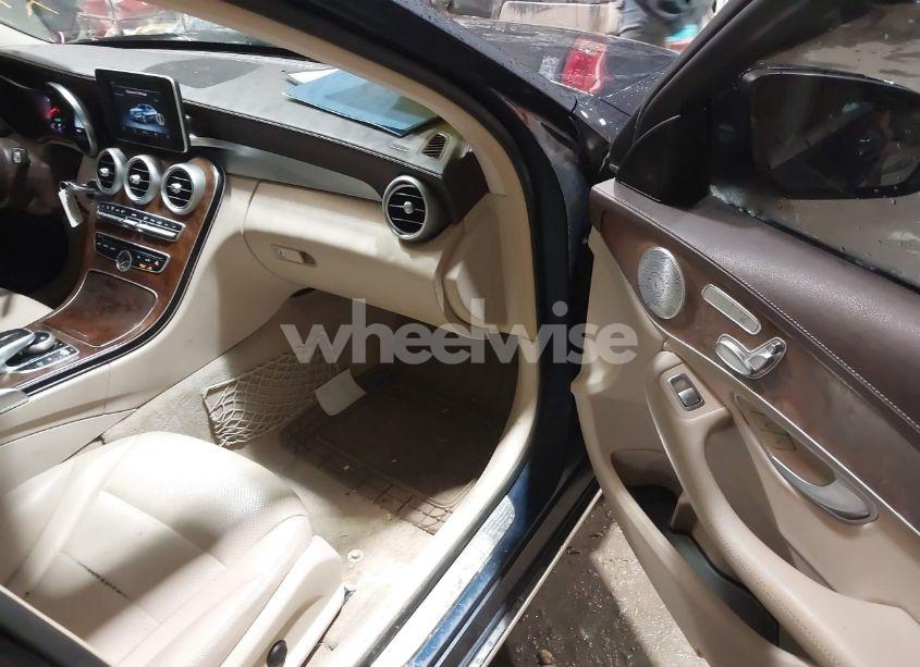 Photo 5 of 2015 Mercedes-benz C 300 4MATIC/LUXURY 4MATIC/SPORT 4MATIC (VIN 55SWF4KB5FU020378)