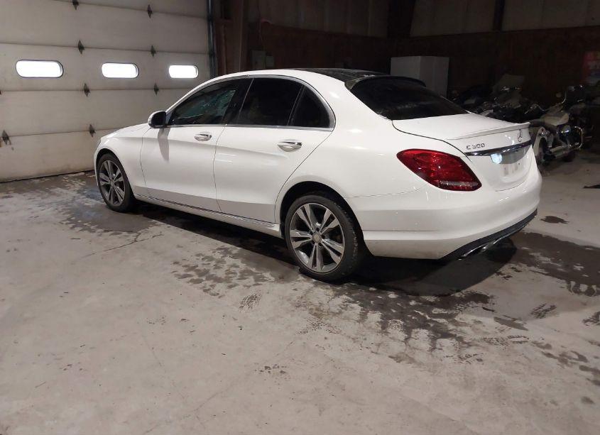 Photo 3 of 2015 Mercedes-benz C 300 4MATIC/LUXURY 4MATIC/SPORT 4MATIC (VIN 55SWF4KB5FU084520)