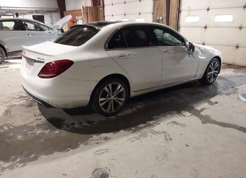 Photo 4 of 2015 Mercedes-benz C 300 4MATIC/LUXURY 4MATIC/SPORT 4MATIC (VIN 55SWF4KB5FU084520)