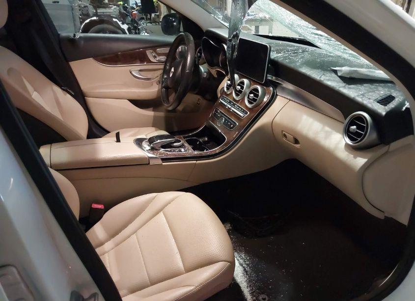 Photo 5 of 2015 Mercedes-benz C 300 4MATIC/LUXURY 4MATIC/SPORT 4MATIC (VIN 55SWF4KB5FU084520)