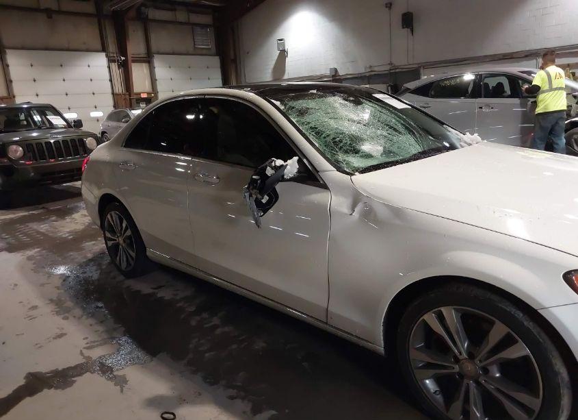 Photo 6 of 2015 Mercedes-benz C 300 4MATIC/LUXURY 4MATIC/SPORT 4MATIC (VIN 55SWF4KB5FU084520)