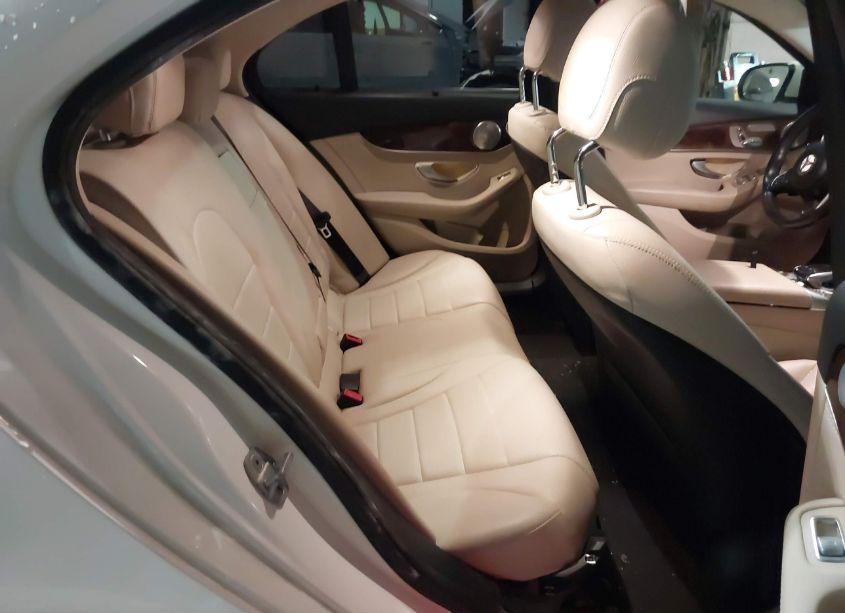 Photo 8 of 2015 Mercedes-benz C 300 4MATIC/LUXURY 4MATIC/SPORT 4MATIC (VIN 55SWF4KB5FU084520)