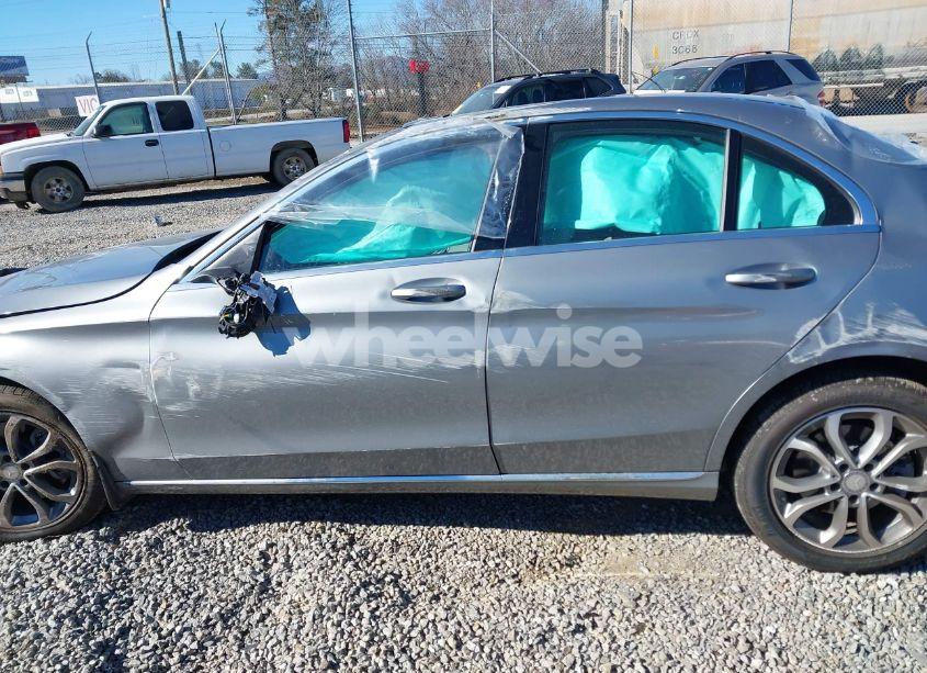 Photo 14 of 2015 Mercedes-benz C 300 4MATIC/LUXURY 4MATIC/SPORT 4MATIC (VIN 55SWF4KB5FU094366)