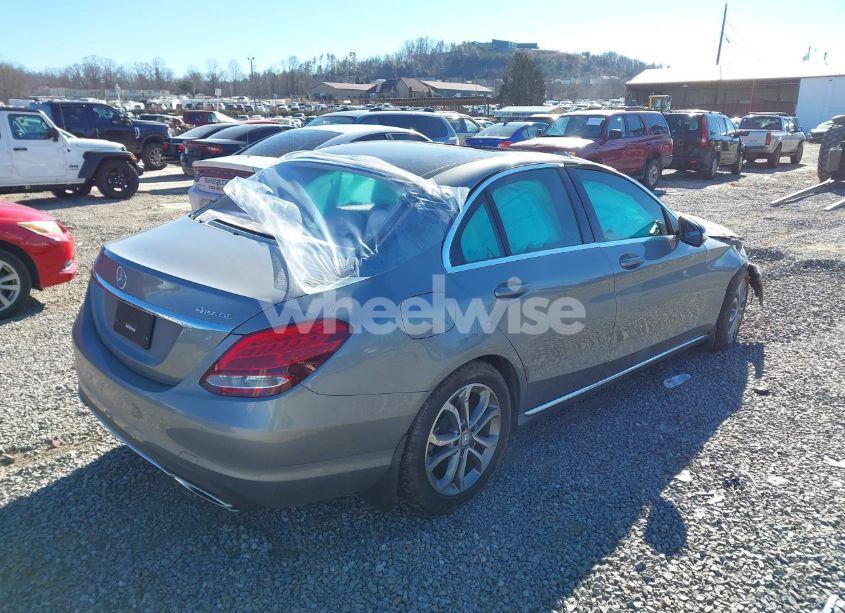 Photo 4 of 2015 Mercedes-benz C 300 4MATIC/LUXURY 4MATIC/SPORT 4MATIC (VIN 55SWF4KB5FU094366)