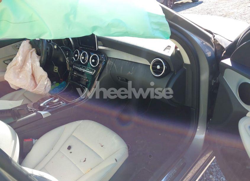 Photo 5 of 2015 Mercedes-benz C 300 4MATIC/LUXURY 4MATIC/SPORT 4MATIC (VIN 55SWF4KB5FU094366)