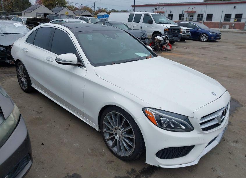 2016 Mercedes-benz C 300 (VIN 55SWF4KB5GU117999) main photo