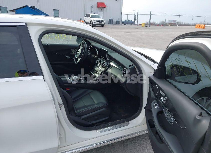 Photo 5 of 2016 Mercedes-benz C 300 4MATIC/LUXURY 4MATIC/SPORT 4MATIC (VIN 55SWF4KB5GU177541)