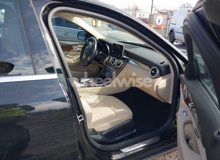 Photo 5 of 2015 Mercedes-benz C 300 (VIN 55SWF4KB6FU002939)