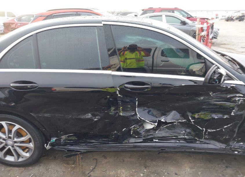 Photo 13 of 2016 Mercedes-benz C 300 4MATIC/LUXURY 4MATIC/SPORT 4MATIC (VIN 55SWF4KB6GU136352)