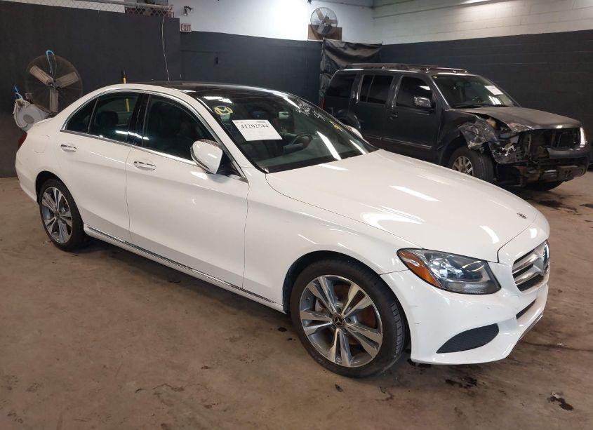 2018 Mercedes-benz C 300 4MATIC (VIN 55SWF4KB6JU281060) main photo