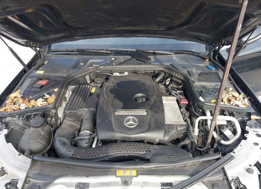 Photo 10 of 2015 Mercedes-benz C 300 4MATIC/LUXURY 4MATIC/SPORT 4MATIC (VIN 55SWF4KB7FU001086)