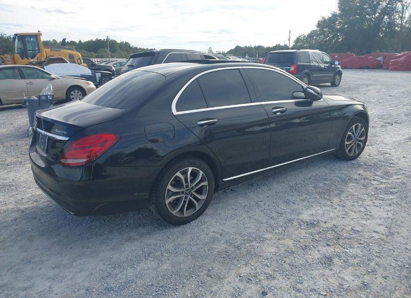 Photo 4 of 2015 Mercedes-benz C 300 4MATIC/LUXURY 4MATIC/SPORT 4MATIC (VIN 55SWF4KB7FU001086)
