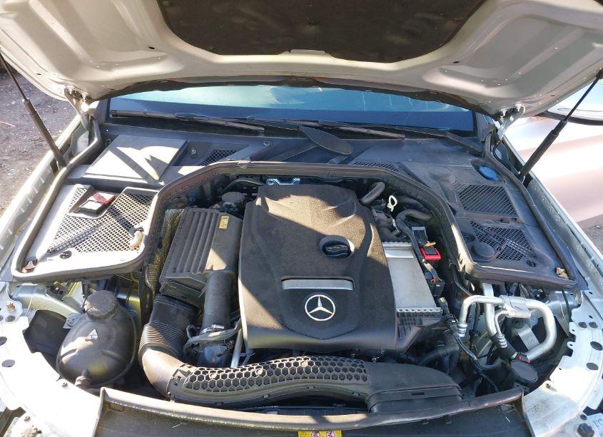 Photo 10 of 2015 Mercedes-benz C 300 4MATIC/LUXURY 4MATIC/SPORT 4MATIC (VIN 55SWF4KB7FU011648)