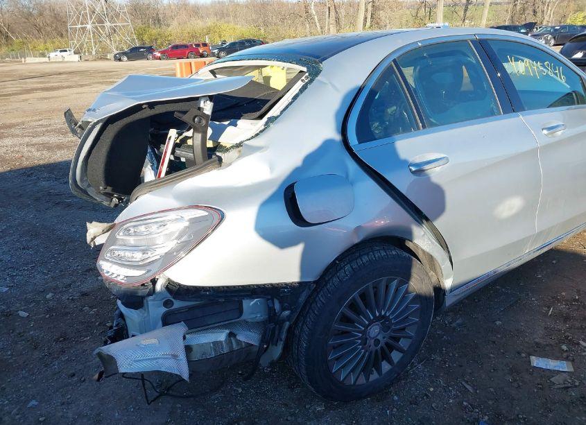 Photo 18 of 2015 Mercedes-benz C 300 4MATIC/LUXURY 4MATIC/SPORT 4MATIC (VIN 55SWF4KB7FU011648)