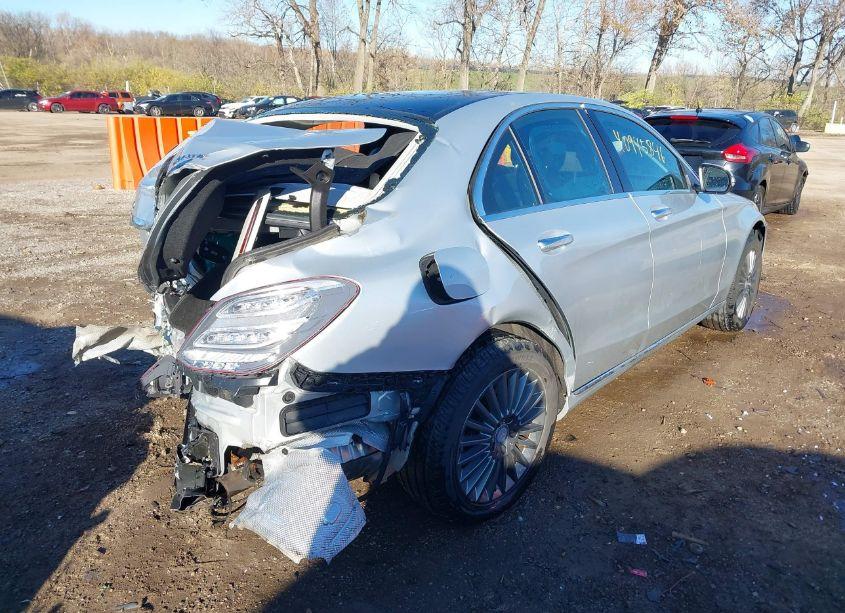 Photo 4 of 2015 Mercedes-benz C 300 4MATIC/LUXURY 4MATIC/SPORT 4MATIC (VIN 55SWF4KB7FU011648)