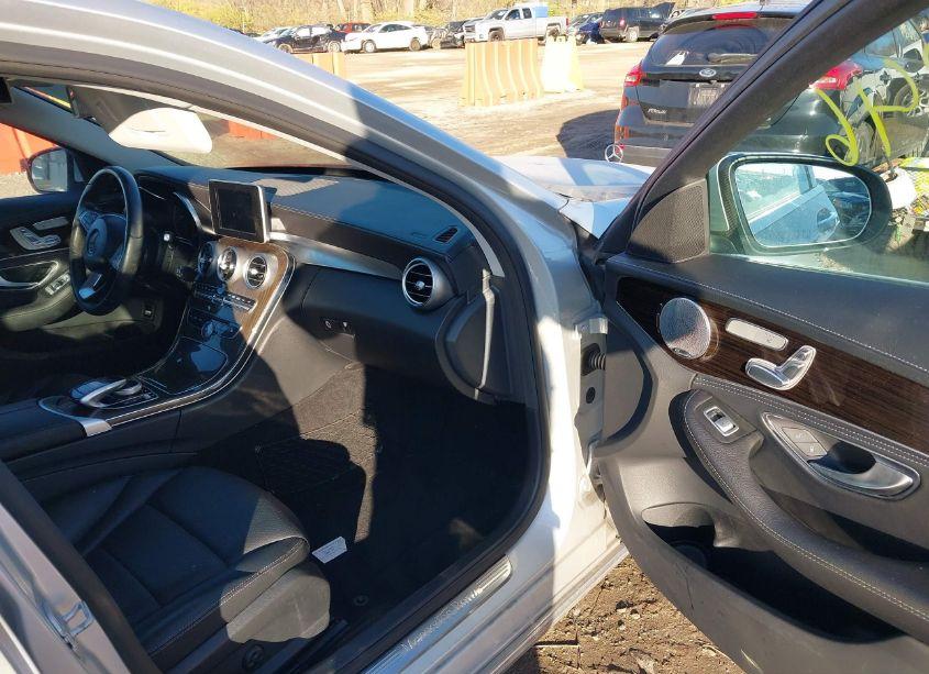 Photo 5 of 2015 Mercedes-benz C 300 4MATIC/LUXURY 4MATIC/SPORT 4MATIC (VIN 55SWF4KB7FU011648)