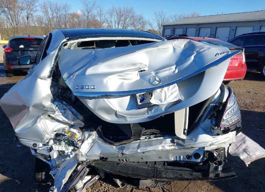 Photo 6 of 2015 Mercedes-benz C 300 4MATIC/LUXURY 4MATIC/SPORT 4MATIC (VIN 55SWF4KB7FU011648)